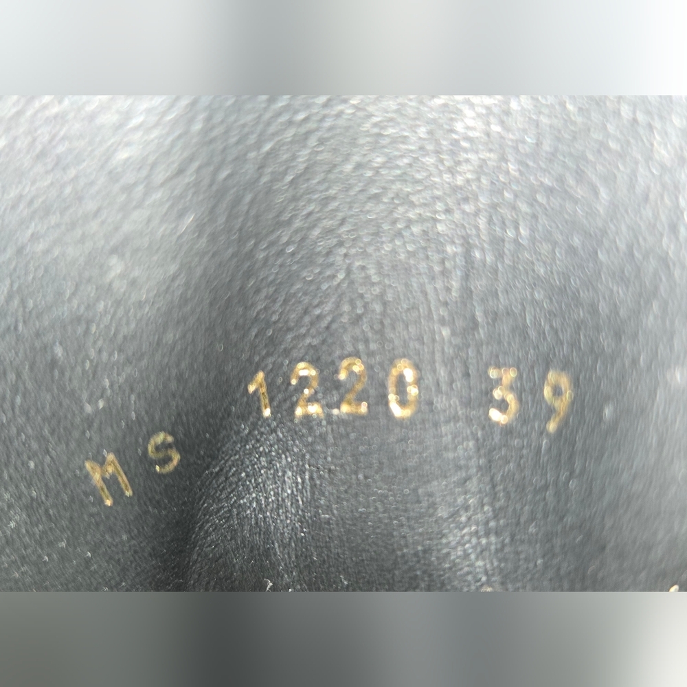 Louis Vuitton Monogram Canvas Sneakers - 100% Authentic. - Picture 5 of 7
